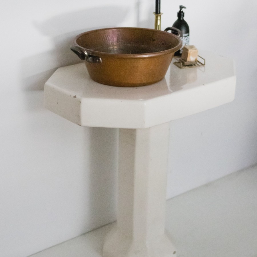 Textiles elsie green | Porcelain Shaving Stand